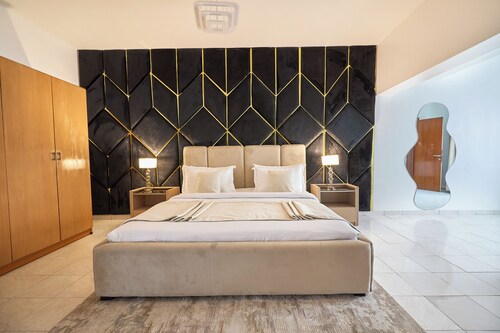 THE CARRINGTON SUITES