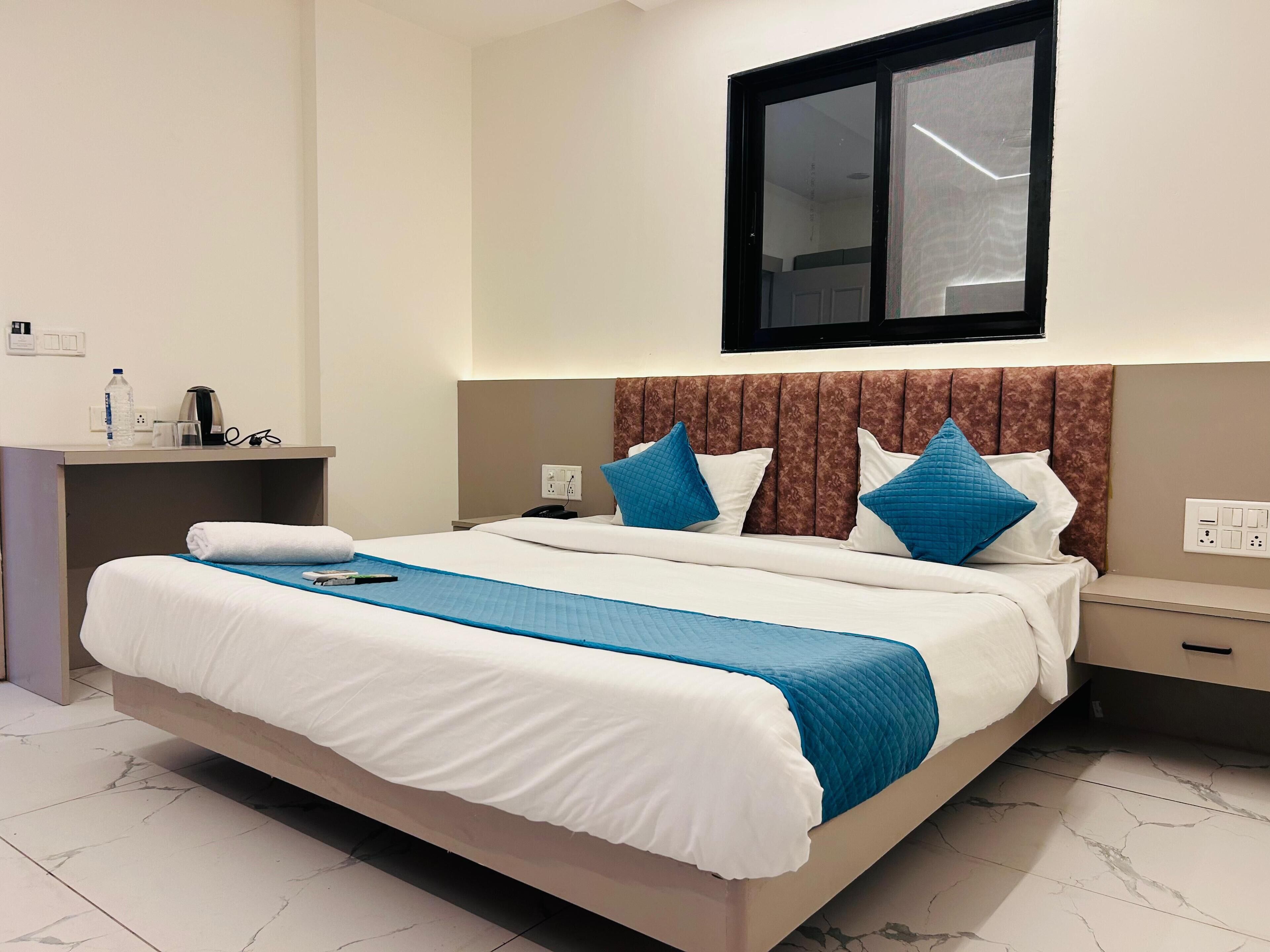 Deluxe Room, 1 King Bed