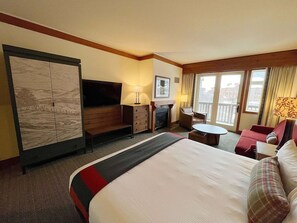 Room - Cozy Ski-In/Ski-Out Stowe Lodge studio with Hot Tub, Views, & Fireplace (Stowe)