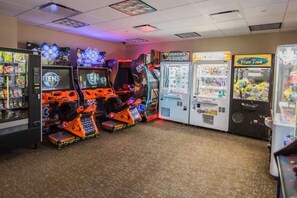 Games room - Cozy Ski-In/Ski-Out Stowe Lodge studio with Hot Tub, Views, & Fireplace (Stowe)