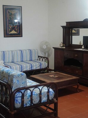 TV, books - Garden tranquility ideal for children and animals, for those who love mountain biking (Finale Ligure)