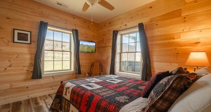 Brand New Cabin w Hot Tub, Fishing Pond, Firepit
