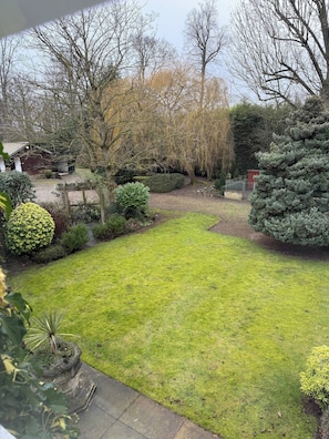 Casa, 2 quartos, para fumantes | Jardim