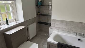 Ferienhaus, 2 Schlafzimmer, Raucher | Badezimmer