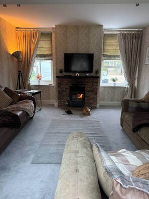 House, 2 Bedrooms, Smoking | Living room - Charming 2-bedroom House Rental in North Yorkshire Countryside (Tadcaster)