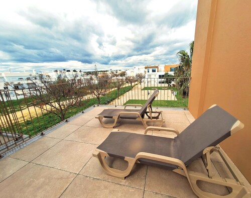 Modern Penthouse in Cabanas de Tavira with Large Terrace, Pool & Parking