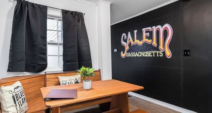 Spooky Salem Halloween 2Br l Downtown+Witch Spells