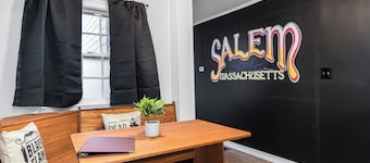 Spooky Salem Halloween 2Br l Downtown+Witch Spells