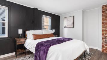 2 bedrooms, iron/ironing board, internet, bed sheets