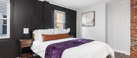 2 bedrooms, iron/ironing board, internet, bed sheets