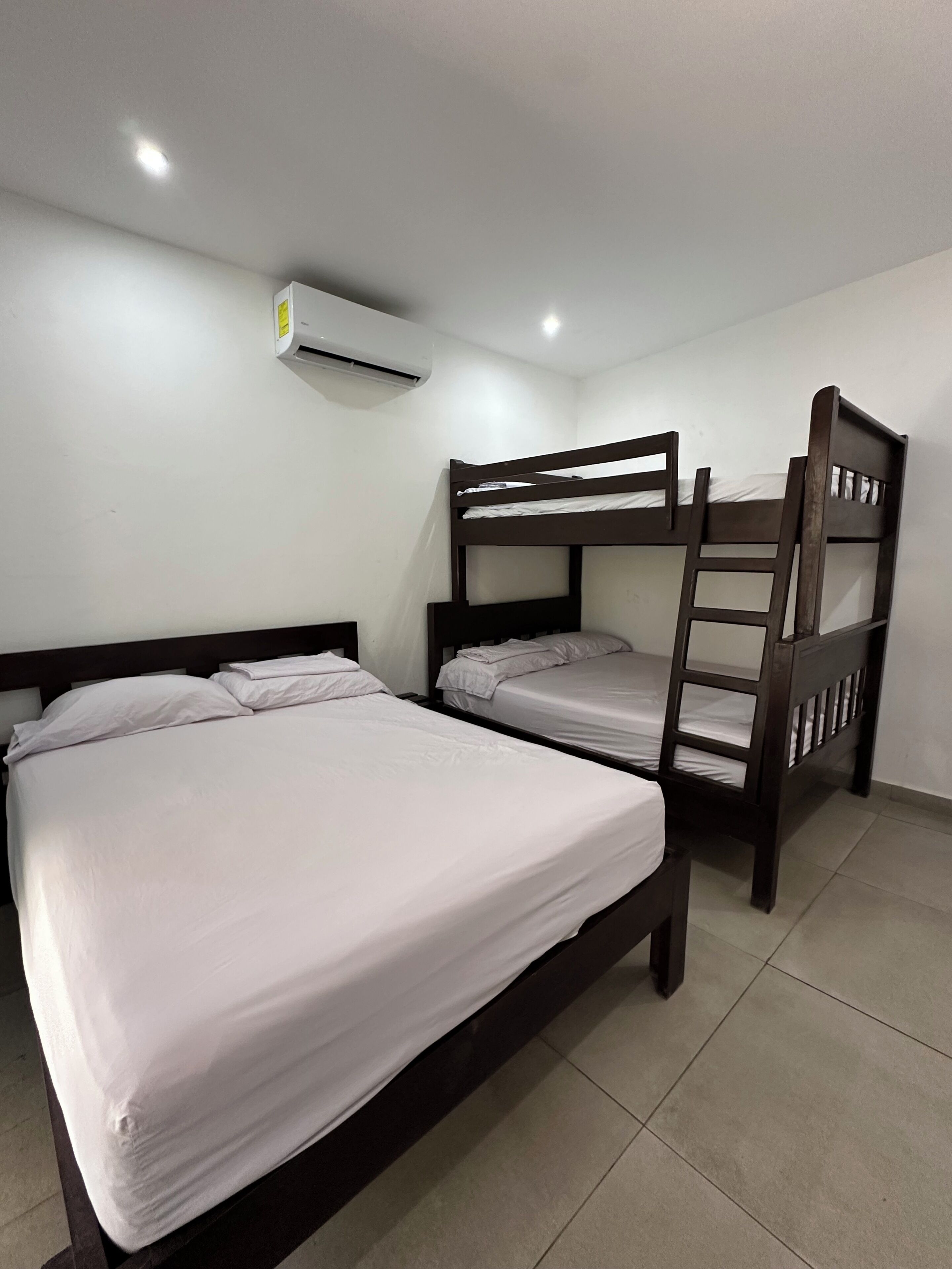 3 dormitorios, Internet, ropa de cama
