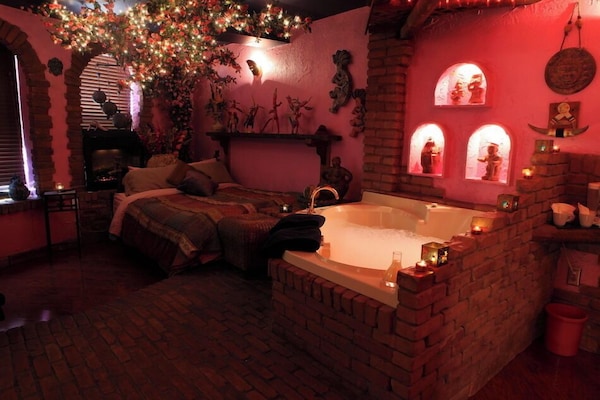 Mariaggi's Theme Suite Hotel & Spa - Winnipeg