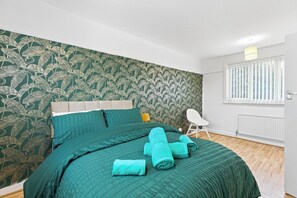 House, 3 Bedrooms - Elegant Spacious Home Close to City & Stadium (Manchester)
