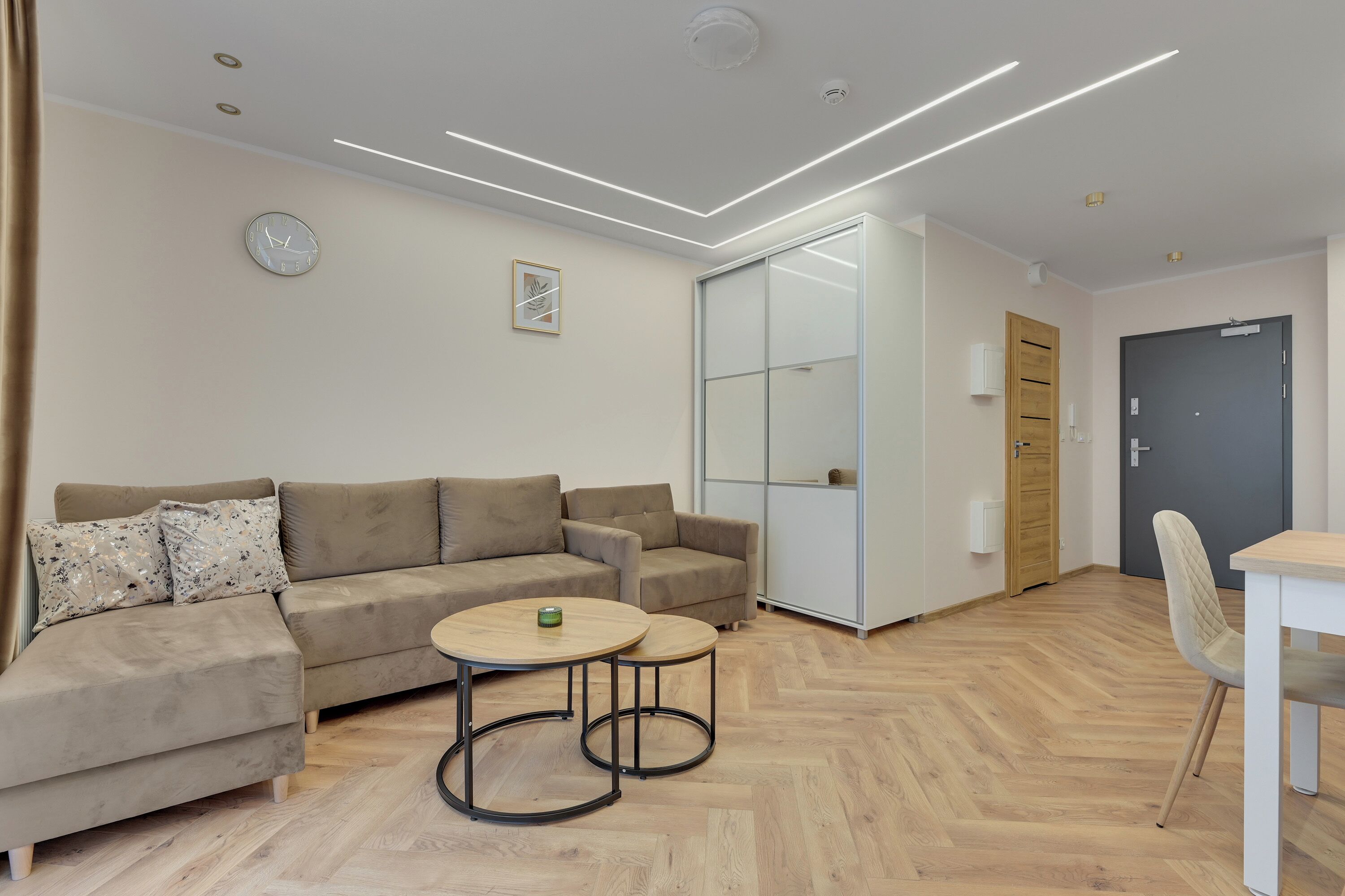 Estudio Confort | Tabla de planchar con plancha y wifi gratis 