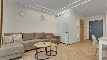 Estudio Confort | Tabla de planchar con plancha y wifi gratis