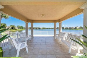 Terrace/patio - Luxury Palmer Ranch Home-Siesta Key, Pickleball & Pool (Sarasota)