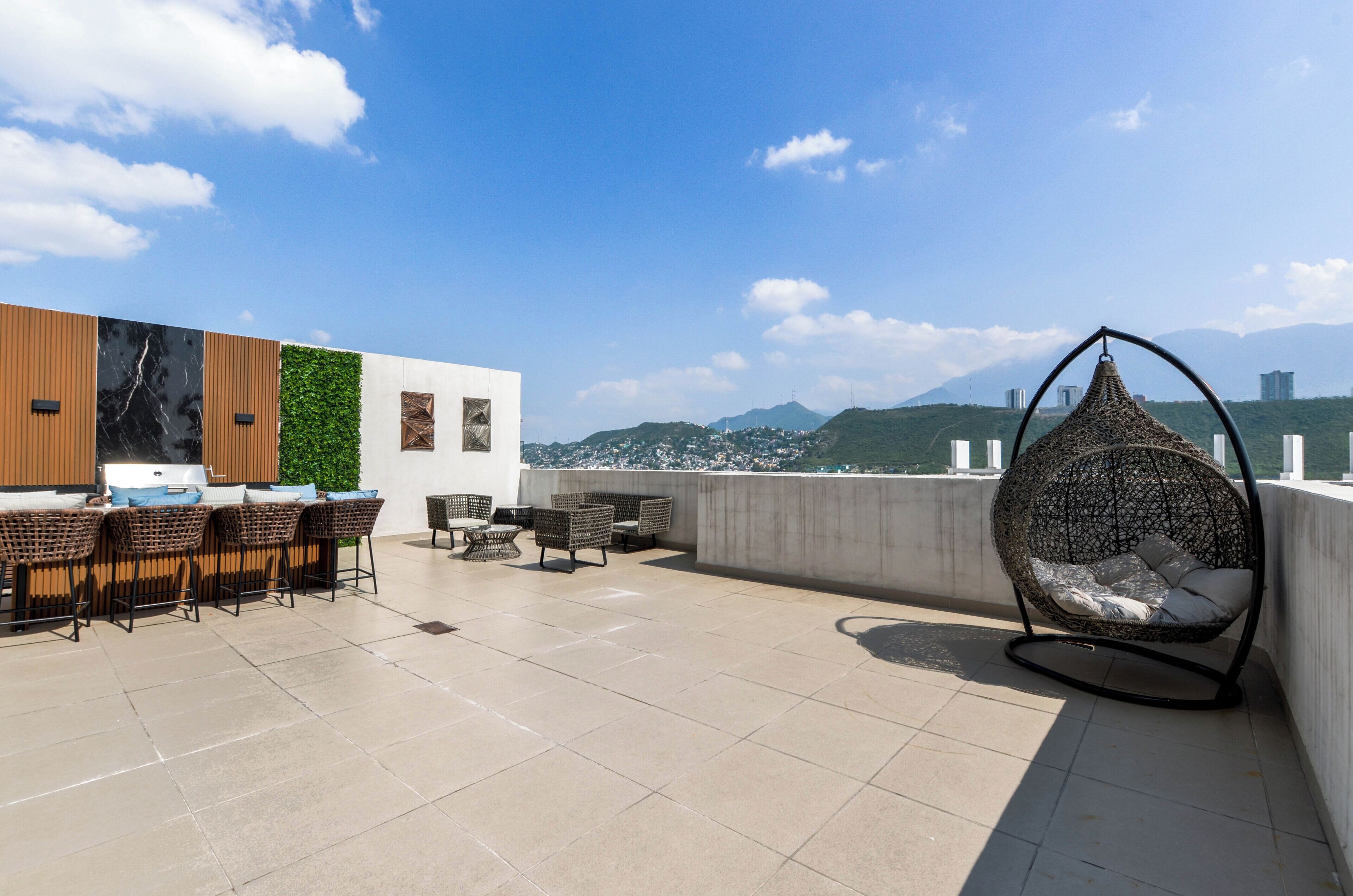 Deluxe Suite, City View | Terrace/patio