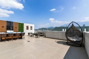 Deluxe Suite, City View | Terrace/patio