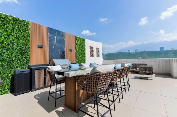 Deluxe-sviitti, kaupunkinäköala | Terassi/patio
