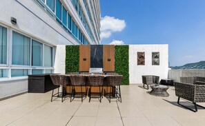 Suite Deluks, pemandangan kota | Teras/patio