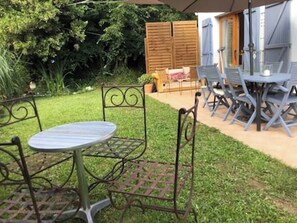 Outdoor dining - Vrbo Property (Le Bar-sur-Loup)