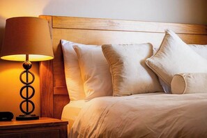 Tabla de planchar con plancha, wifi y ropa de cama 