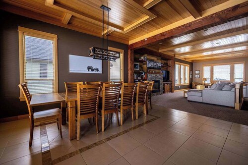 The Trail House | 7BR Sleeps 18 | Spacious Retreat