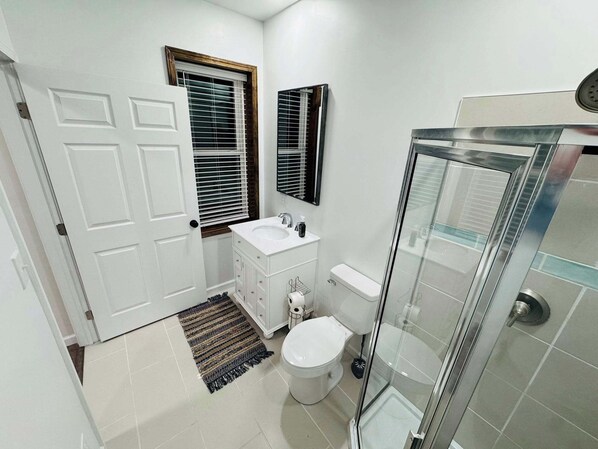 Bathroom - Cozy 1-bedroom apartment in quaint Windber with AC. A small deck to relax on. (Windber)