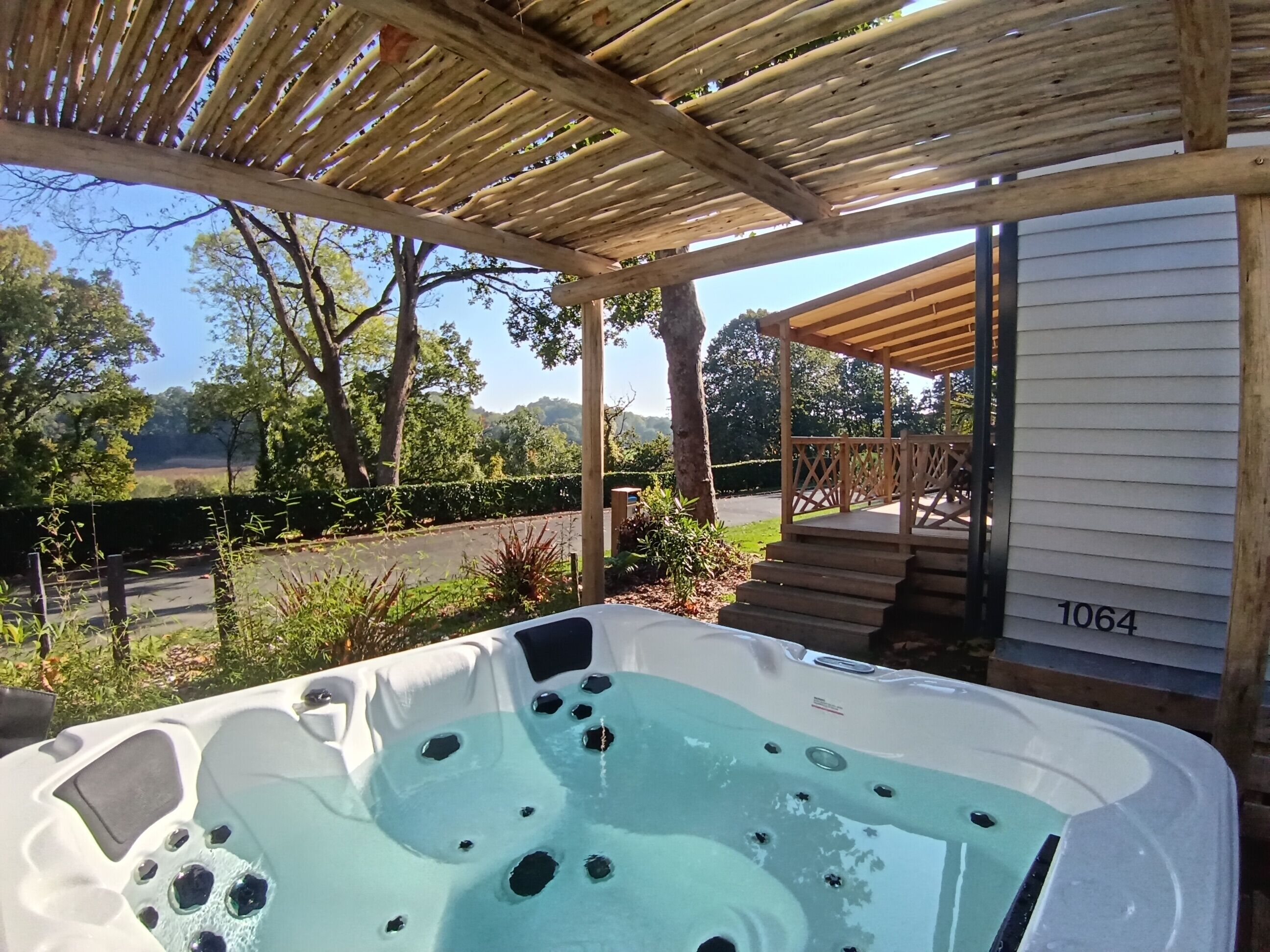 Outdoor spa tub