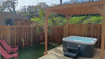 Bồn tắm spa ngoài trời