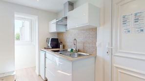 A modern kitchen with a built-in dishwasher, a coffee machine, and a sink with a faucet. - Little ingersheim near Colmar (Ingersheim)