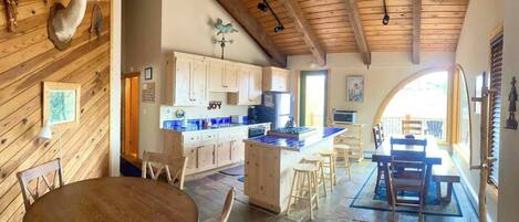 House, 3 Bedrooms | Dining room