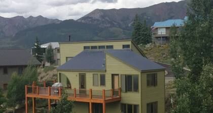 Sleeps 14, 3 Bedroom Home, Large Private Deck, on