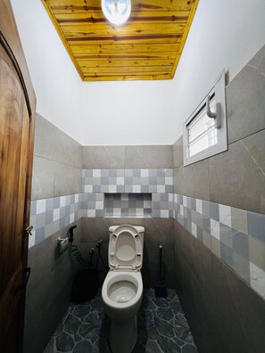 Bathroom - Apartment no. 4 (Antsiranana)