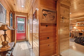 Interior -  Waterfront Log Cabin for Nature Lovers,moments with family friends, Spa Sleep 8 (Wayerton)