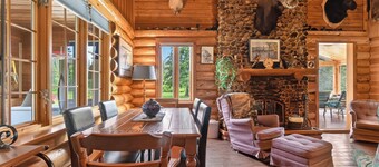 Waterfront Log Cabin for Nature Lovers,moments with family friends, Spa Sleep 8