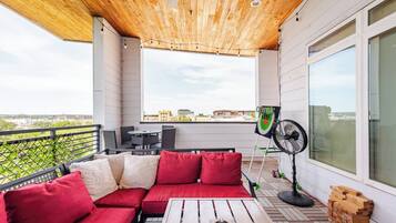 Condo, 2 Bedrooms, Accessible, Smoking | Outdoor dining