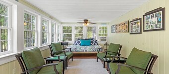 Cozy 2-bedroom cottage in charming Frye Island-Four minute walk to the beach