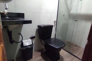 Serviettes fournies, savon, papier toilette
