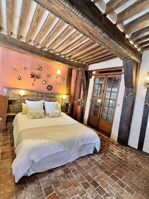 1 Schlafzimmer, BĂŒgeleisen/BĂŒgelbrett, WLAN, BettwĂ€sche