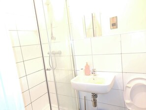 Apartment, 2 Bedrooms, City View | Bathroom - Contractor Friendly 2BR Weekly, Monthly Discount (Bradford)