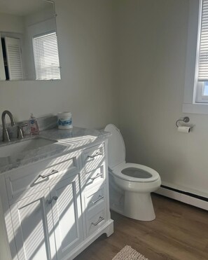 Bathroom - Warm and inviting cottage with panoramic views of Chautauqua Lake (Lakewood)