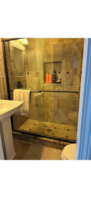 Bathroom - Warm and inviting cottage with panoramic views of Chautauqua Lake (Lakewood)