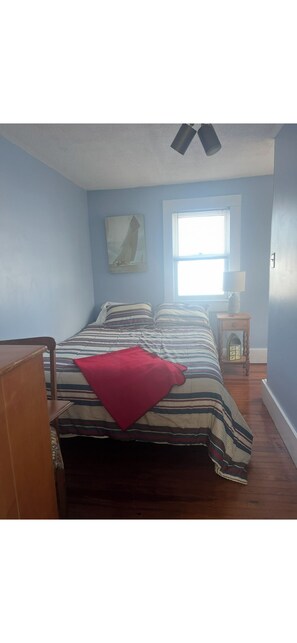 Room - Warm and inviting cottage with panoramic views of Chautauqua Lake (Lakewood)