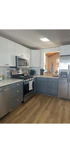 Private kitchen - Warm and inviting cottage with panoramic views of Chautauqua Lake (Lakewood)