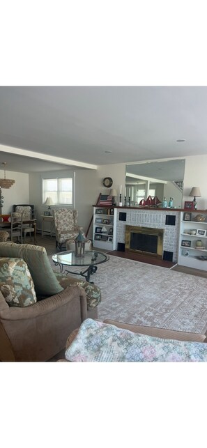 Living area - Warm and inviting cottage with panoramic views of Chautauqua Lake (Lakewood)