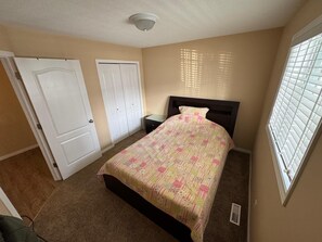 2 bedrooms, iron/ironing board, WiFi, bed sheets