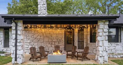 Modern Country Retreat w/ outdoor fire pit! Newly remodeled~Sleeps 9~board games