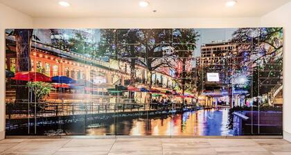 Riverwalk Balcony Views Walk to Pearl Pool Parking Option 2 Free Parking