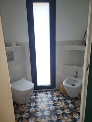 Bathroom - Vrbo Property (Le Teich)
